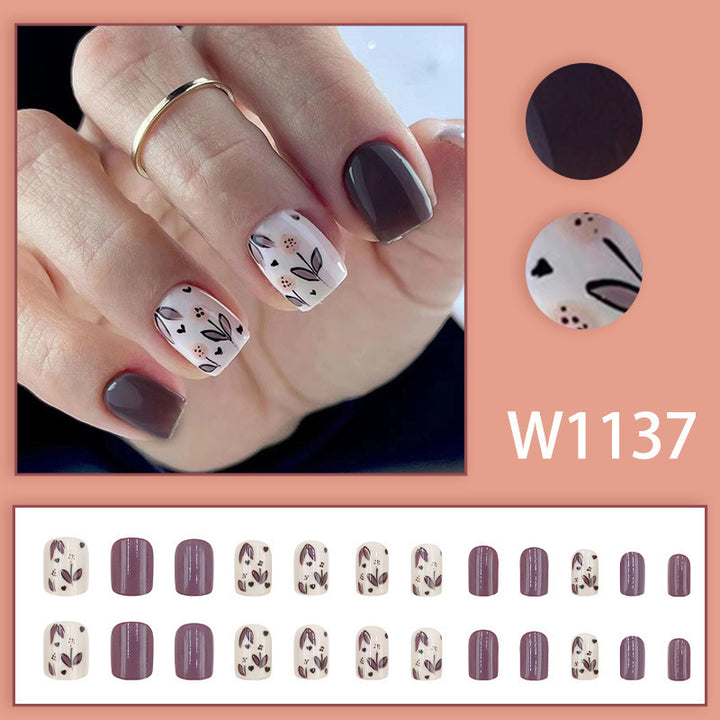Floral pattern manicure