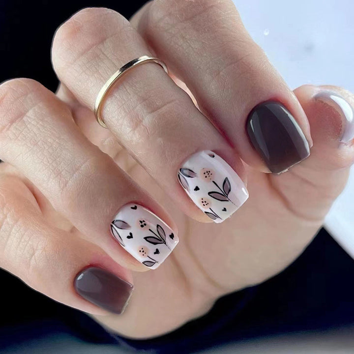 Floral pattern manicure