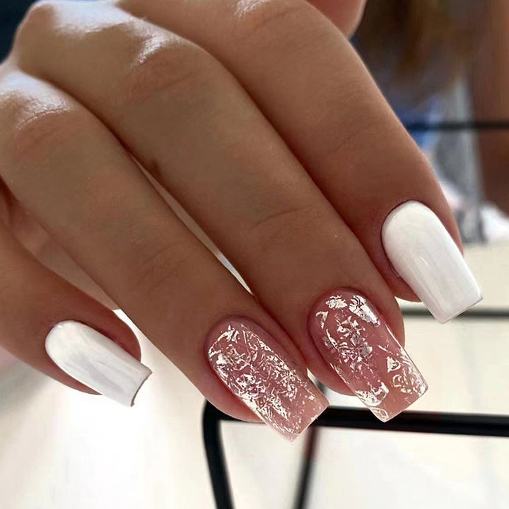Simple and fashionable white manicure