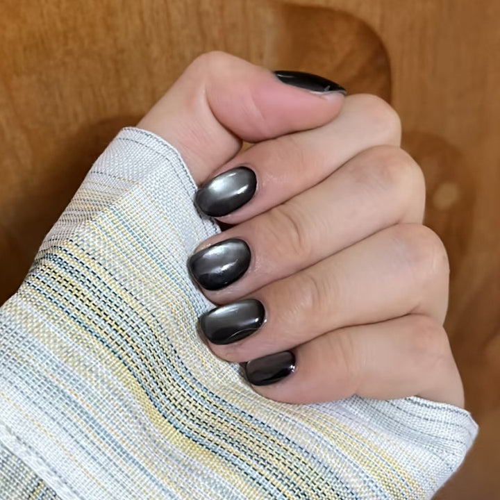 Black crystal glass bead cat-eye nail polish