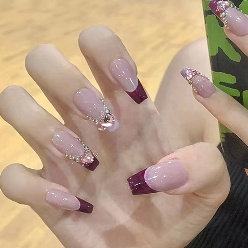 Simple long-style heart-shaped rhinestone manicure