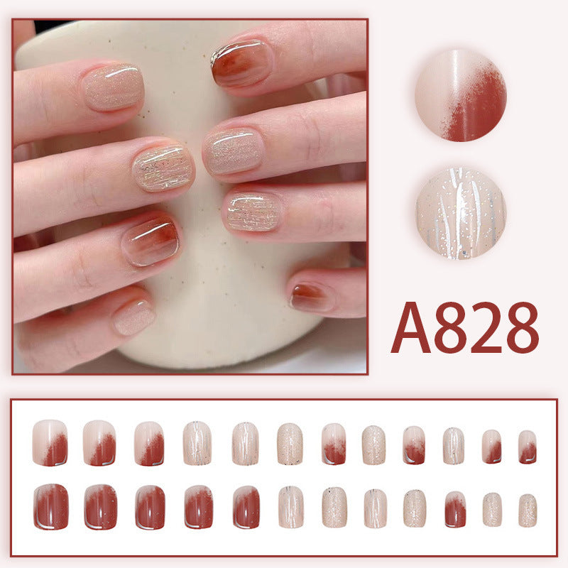 Fresh and light glitter polish for a gentle and simple nail art.
