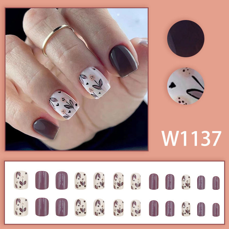 Floral pattern manicure