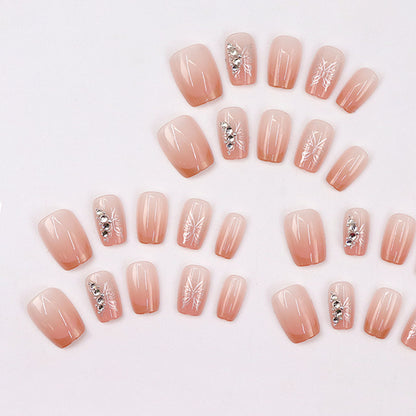 Simple and fashionable manicure