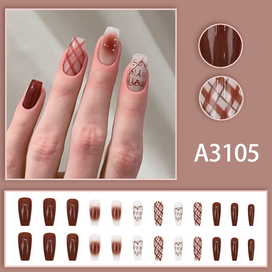 Love-themed caramel-colored high-end atmosphere-enhancing nail art