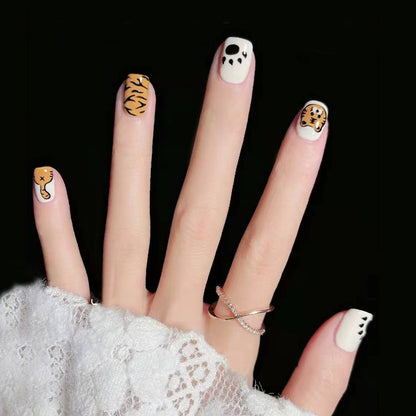 Cartoon little tiger manicure