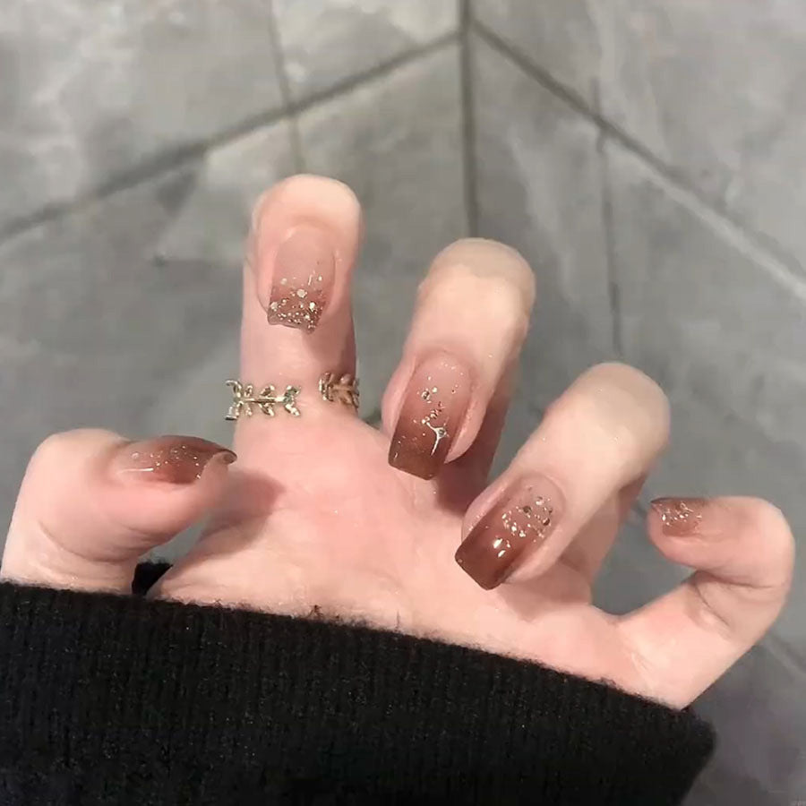High-end and luxurious aesthetic manicure with a gradient of warm caramel and amber tones, creating a sense of atmosphere.