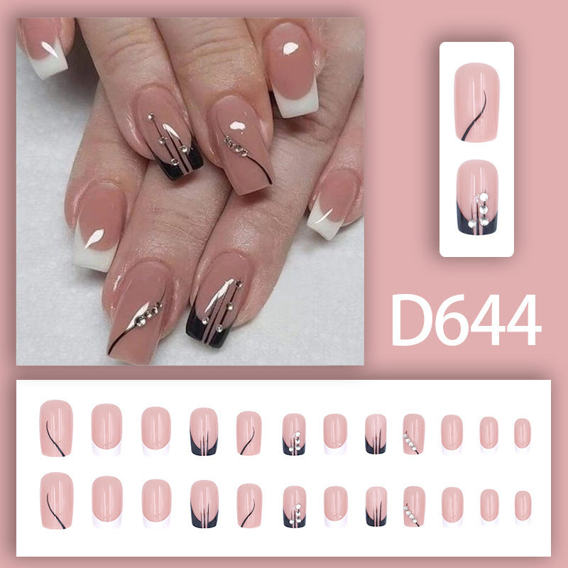 Flash-striking nail polish manicure