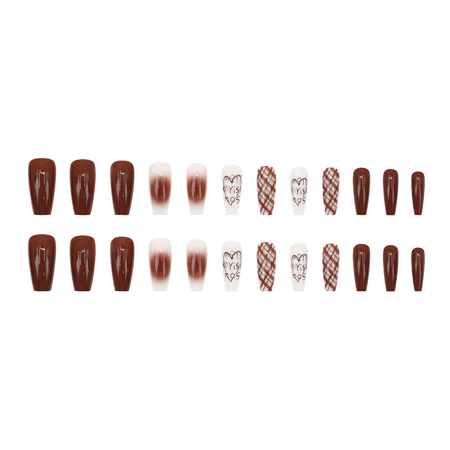Love-themed caramel-colored high-end atmosphere-enhancing nail art