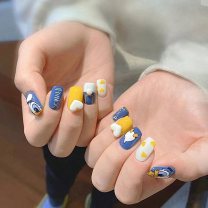 Donald Duck Three-Dimensional Heart-shaped Nail Cover