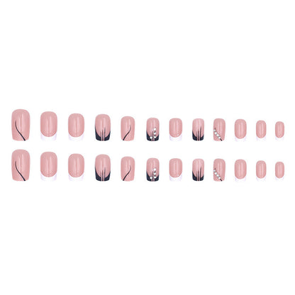 Flash-striking nail polish manicure