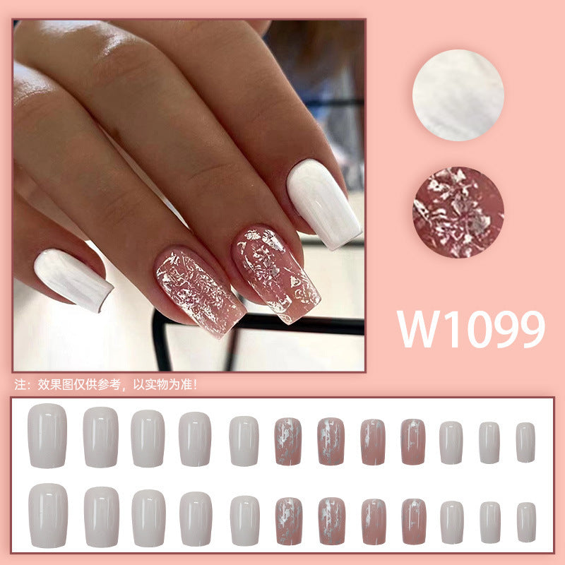 Simple and fashionable white manicure