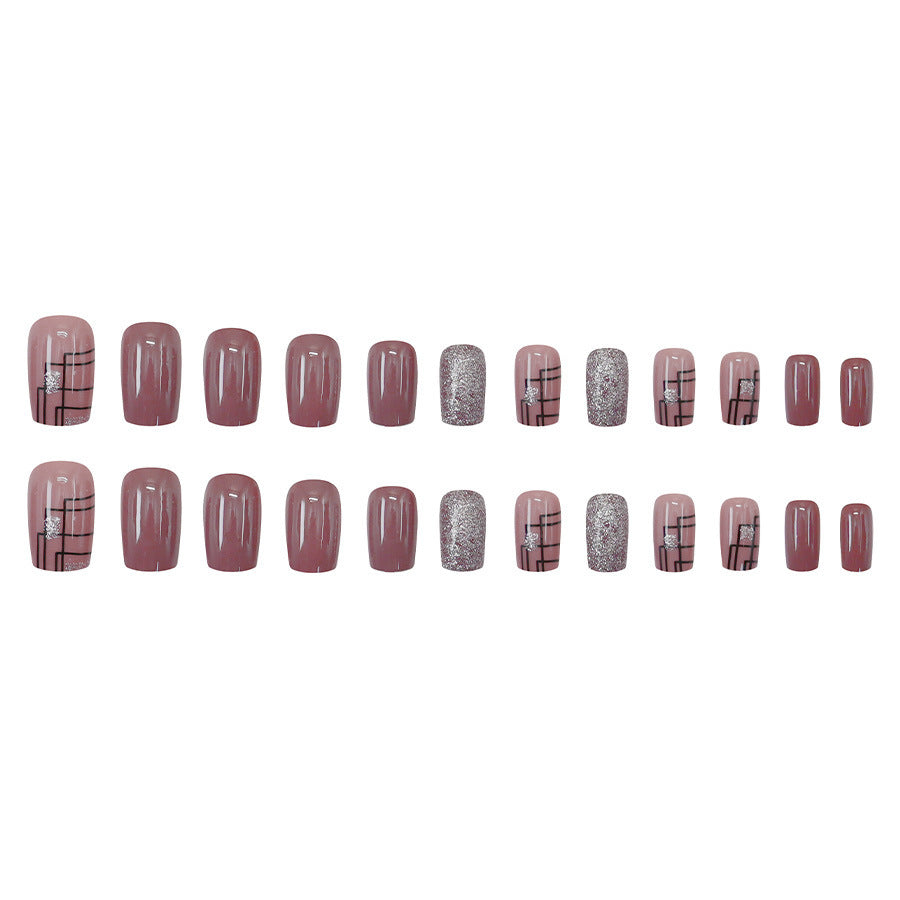 Simple "In Style" minimalist nail art