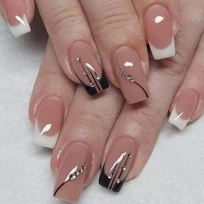 Flash-striking nail polish manicure