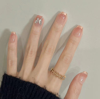 Simple and fashionable manicure