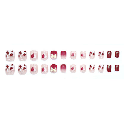 Gentle, sweet and elegant butterfly heart-shaped nail art