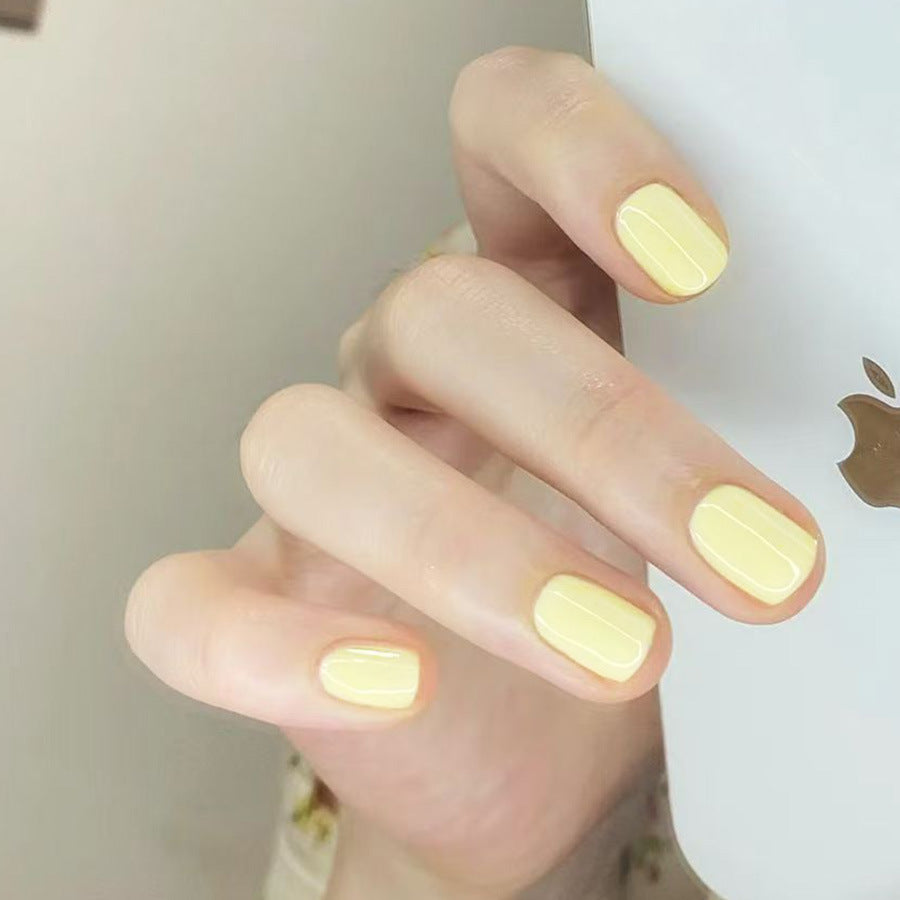 Macaron cream yellow manicure