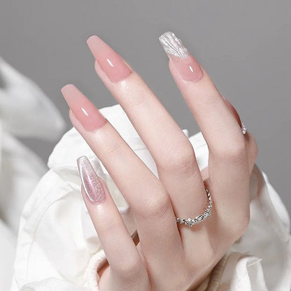 Gentle lady-style cat-eye manicure