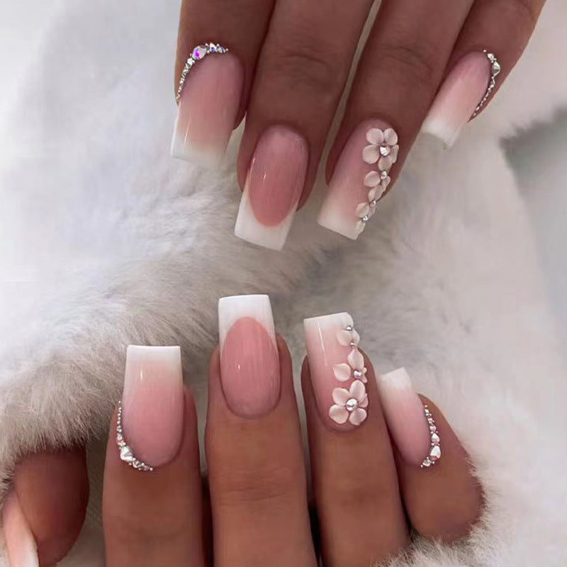 Simple and fashionable flower-themed nail decoration