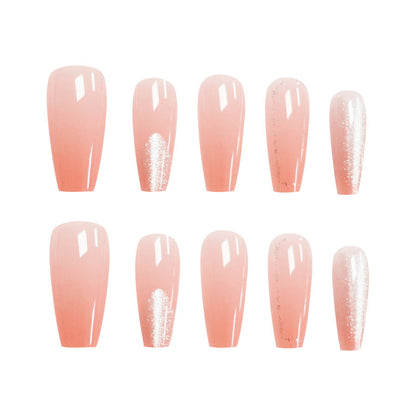 Gentle lady-style cat-eye manicure