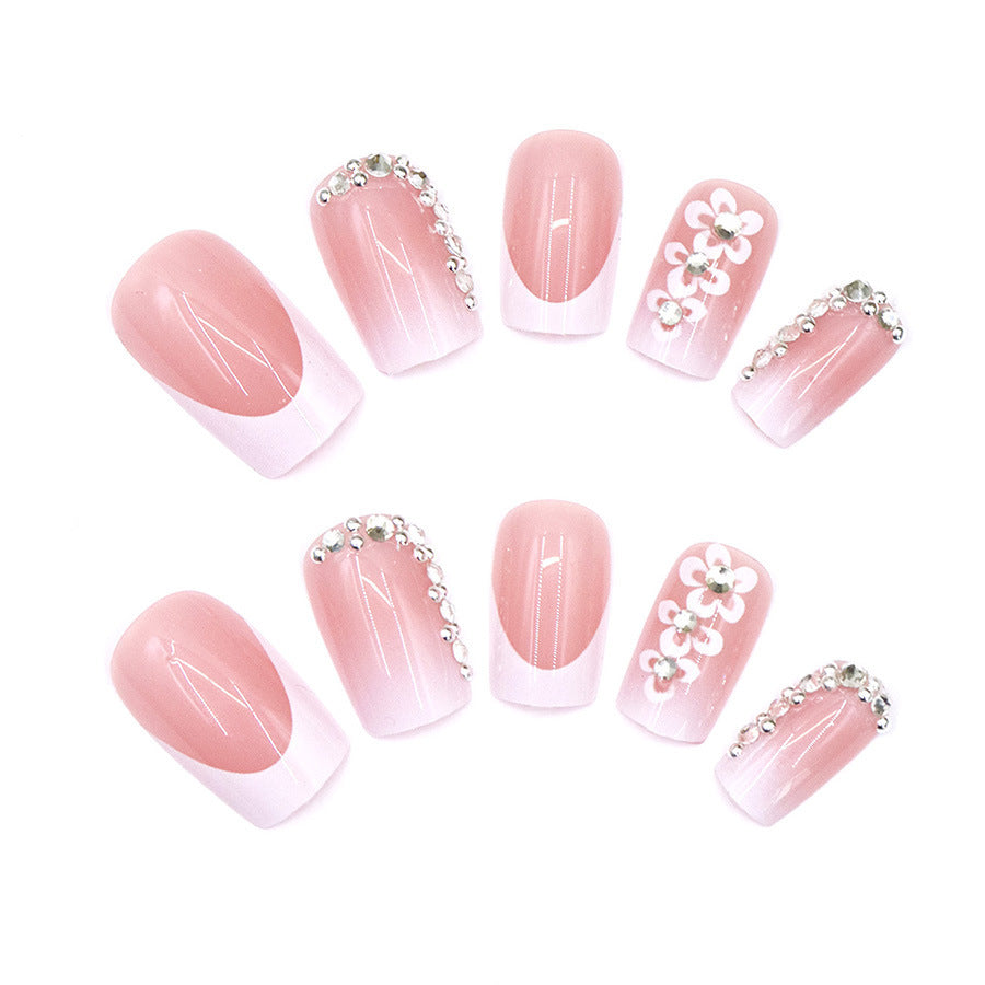 Simple and fashionable flower-themed nail decoration