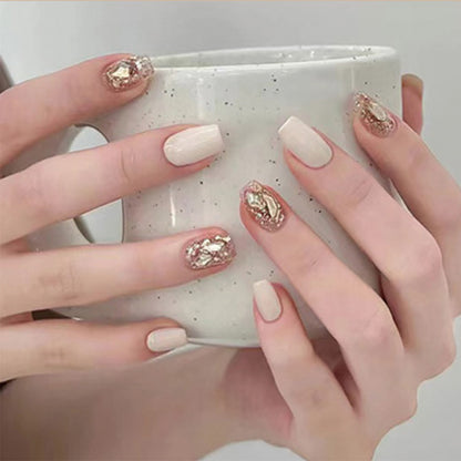 Simple, fashionable and pure sensual nail wear