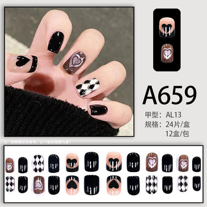 Sweet, cool and spicy girl style manicure