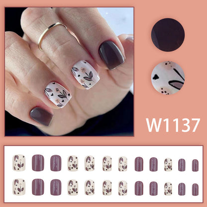 Floral pattern manicure
