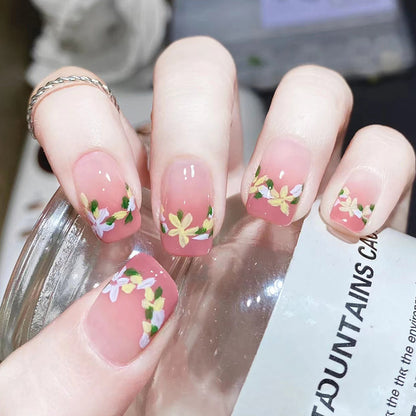 Simple and fashionable manicure