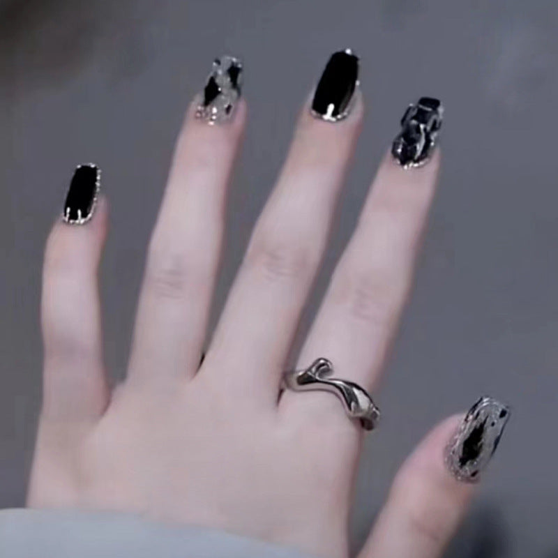 Black crystal diamond model leopard print manicure