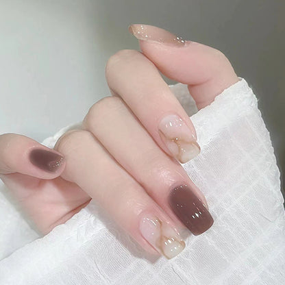 Marble-patterned high-end manicure