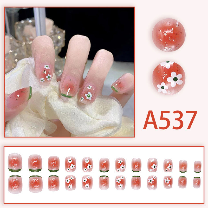 Sweet and adorable youth-themed nail art