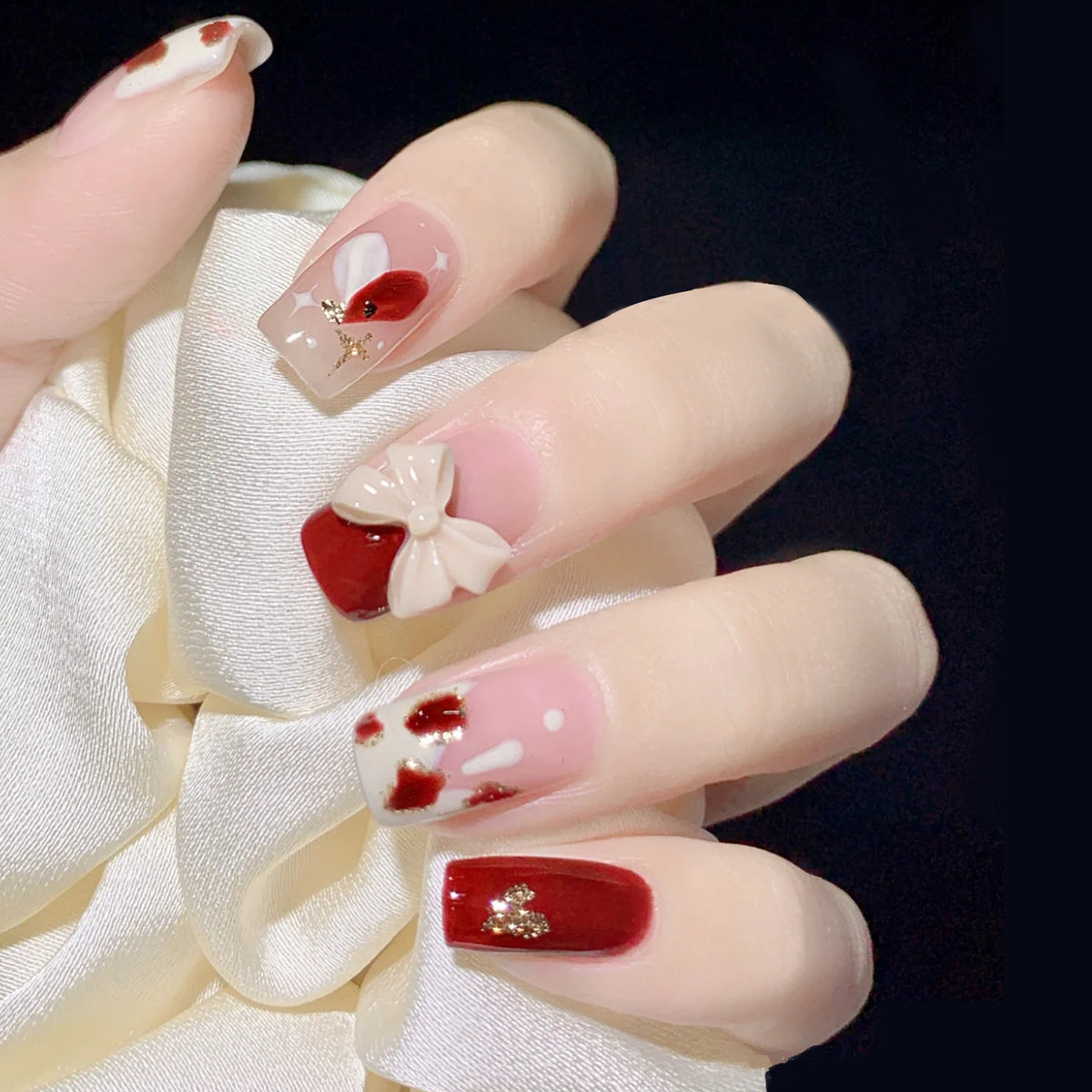 Gentle, sweet and elegant butterfly heart-shaped nail art