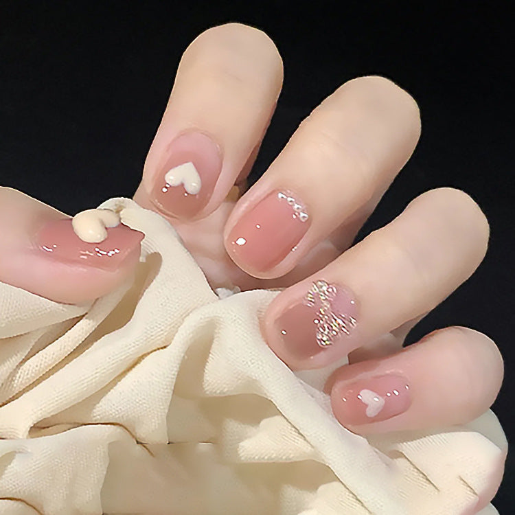 Gradual heart-shaped nail art with cute and unique style
