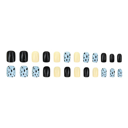 Fashionable and individualistic color-mixed nail art