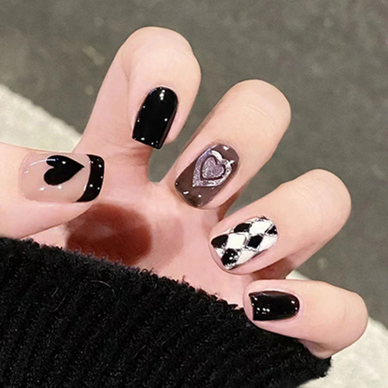 Sweet, cool and spicy girl style manicure