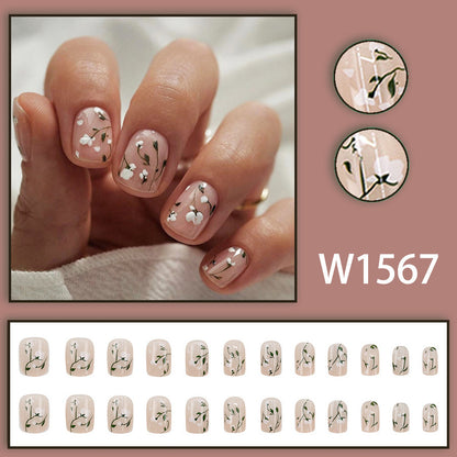 Country-style cute flowers, fashionable accessories, pretty nails