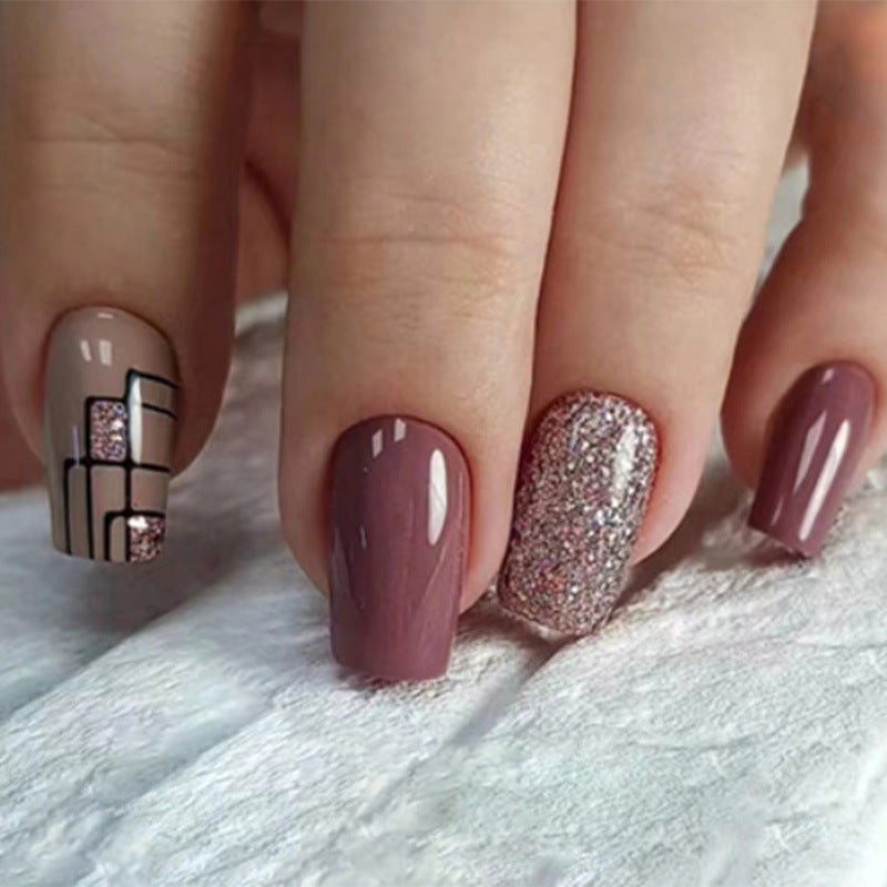 Simple "In Style" minimalist nail art