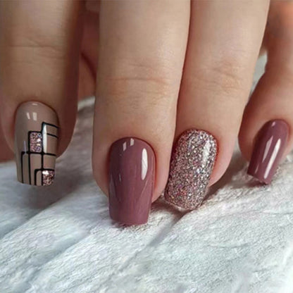 Simple "In Style" minimalist nail art