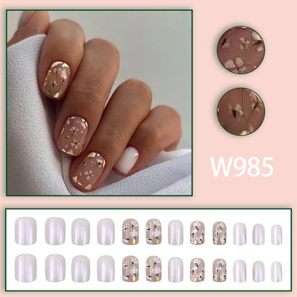 Minimalist Girl Soft and Fresh Nail Art