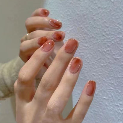 Simple and fashionable manicure