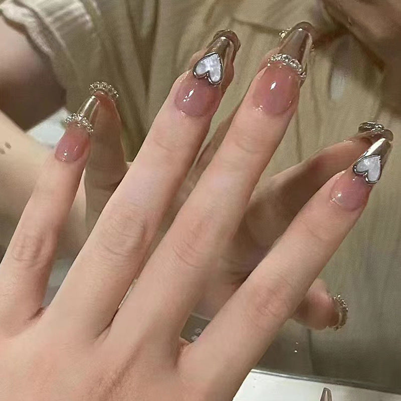 Three-dimensional heart-shaped nail art