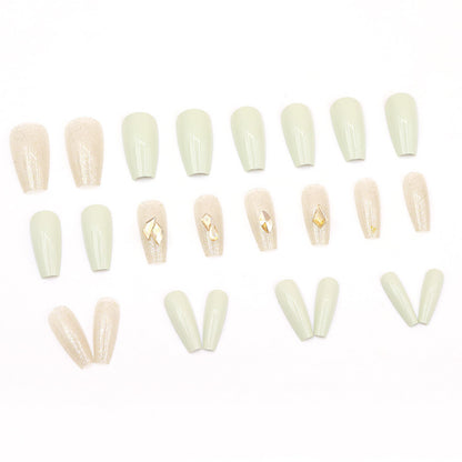 Simple, fashionable and pure sensual nail wear