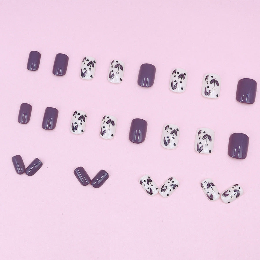 Floral pattern manicure