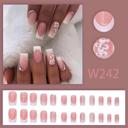 Simple and fashionable flower-themed nail decoration