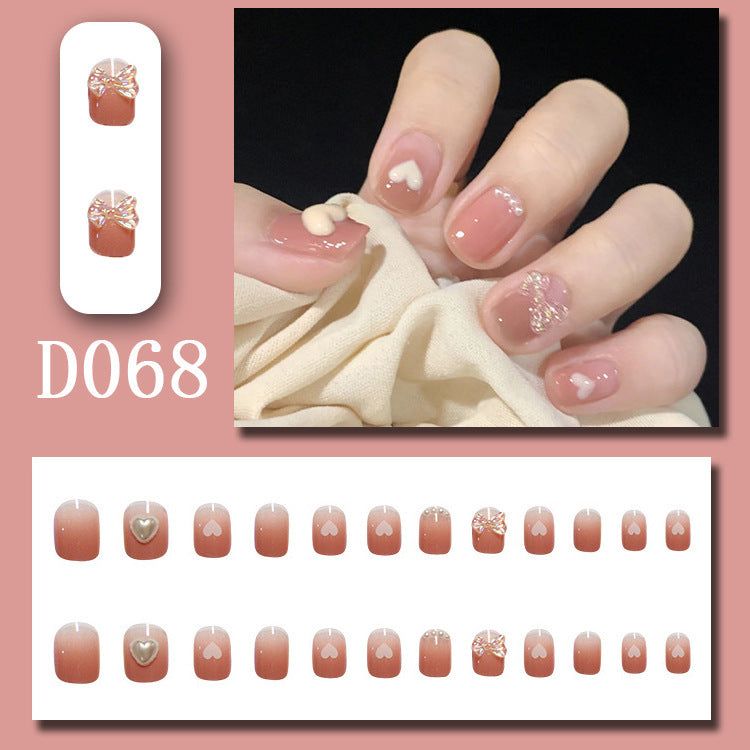 Gradual heart-shaped nail art with cute and unique style