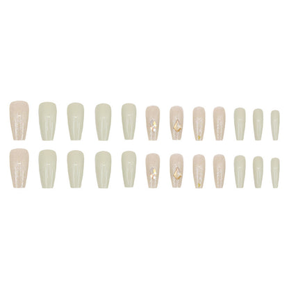 Simple, fashionable and pure sensual nail wear