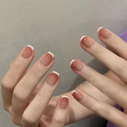 Simple and unique solid-color manicure