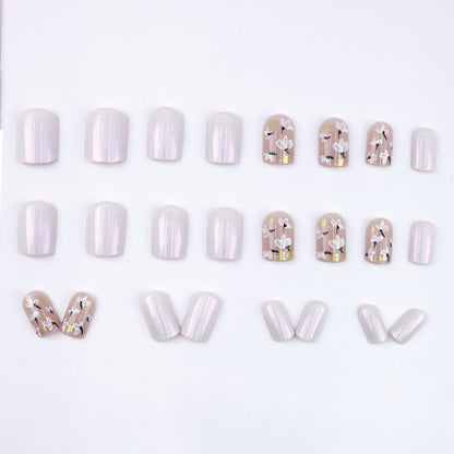 Minimalist Girl Soft and Fresh Nail Art
