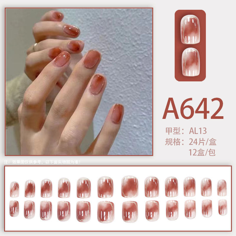 Simple and fashionable manicure